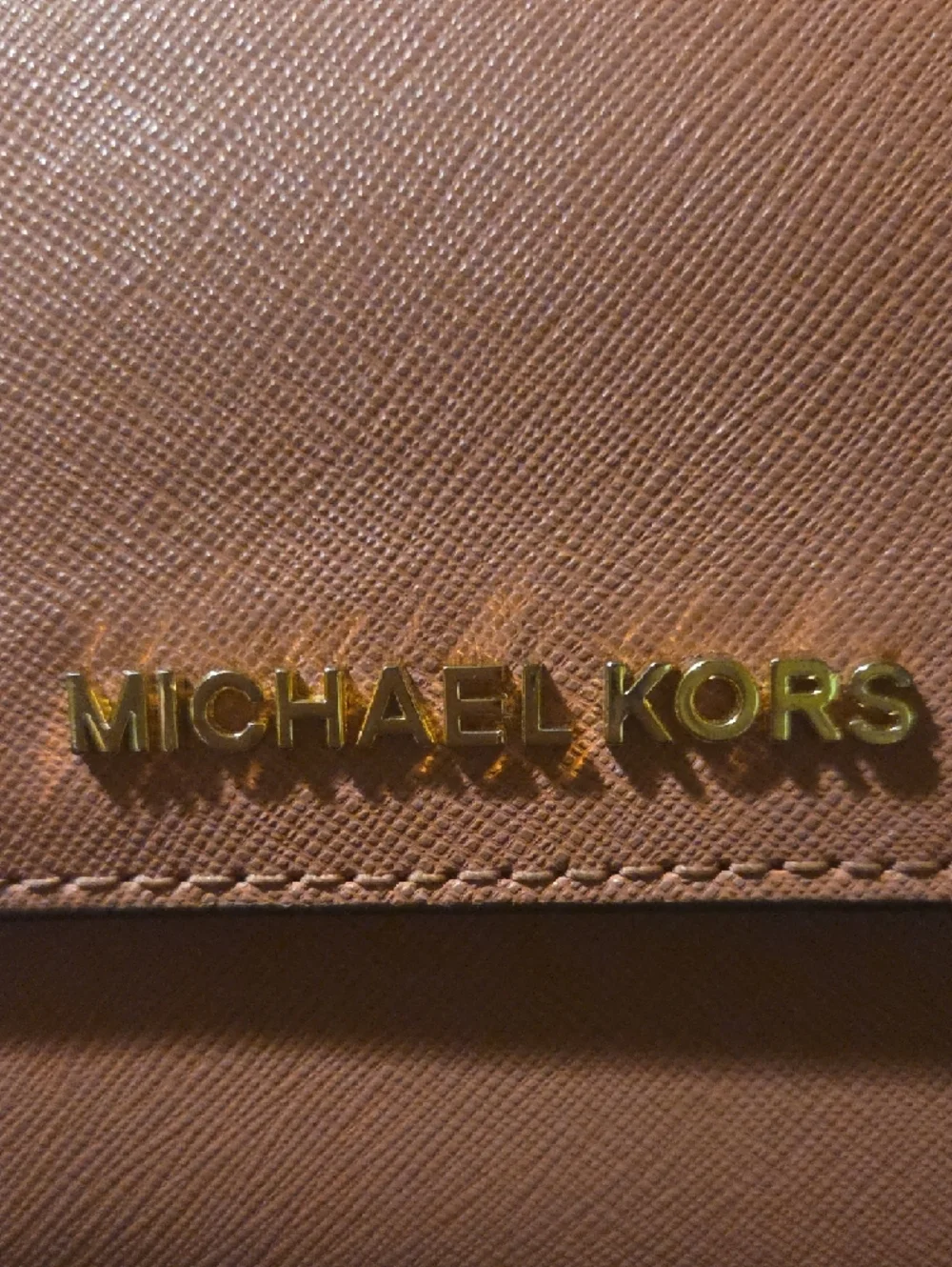 Michael Kors Dusty Rose Saffiano Leather Compact Wallet with Gold Logo - Picture 3 of 13
